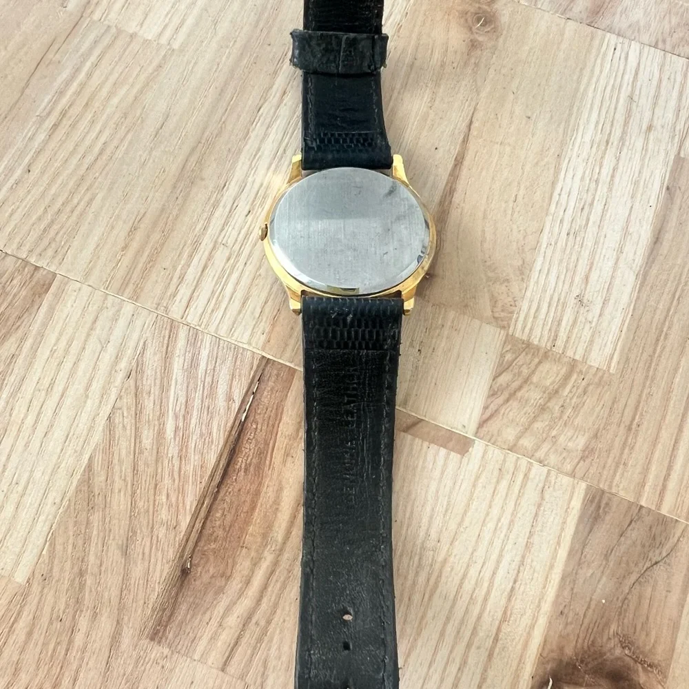 Citizen quartz black dial gold tone dress watch NEW BATTERY
